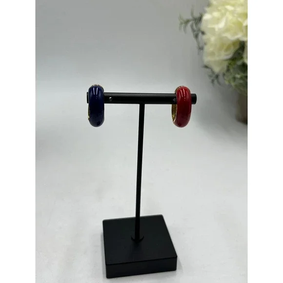 Kenneth Jay Lane KJL Reversible Blue and Red Enamel Clip-on Huggie‎ Earrings - Picture 3 of 8